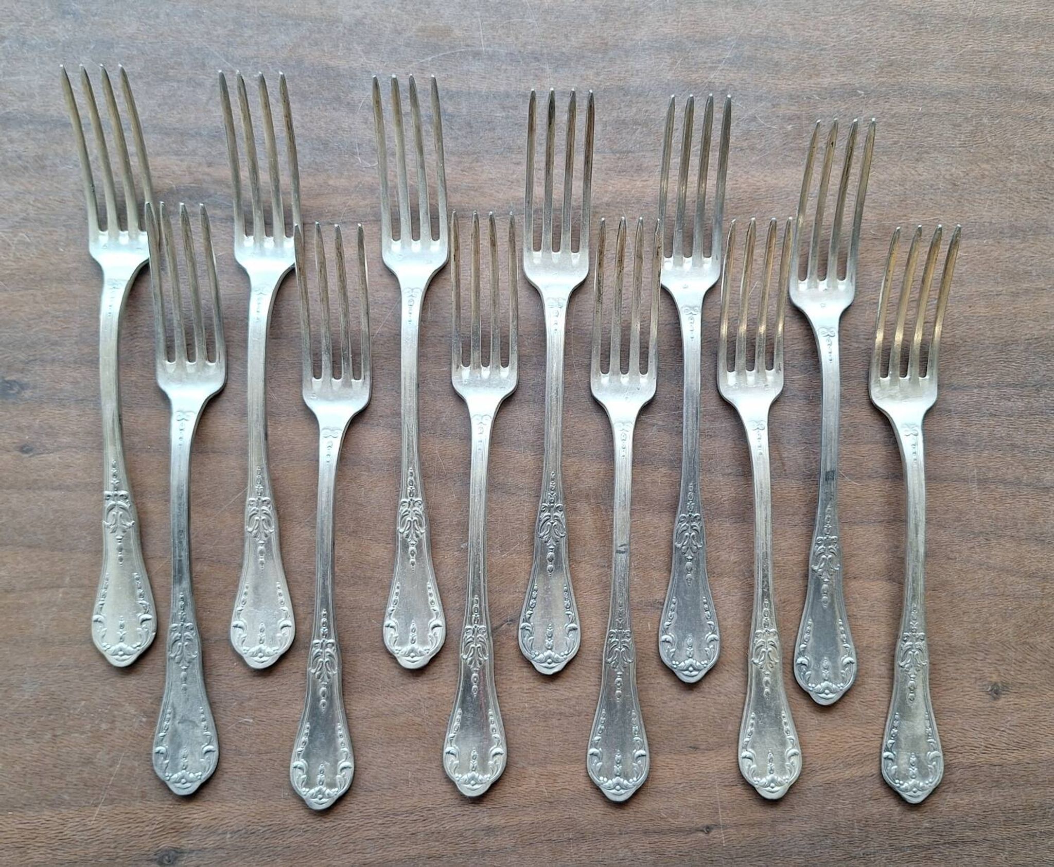 Set of silver metal forks