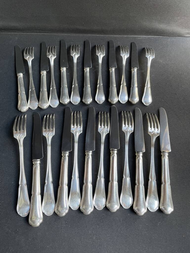12 Forks and 12 cheese or dessert knives – Orfèvrerie Perrin Paris