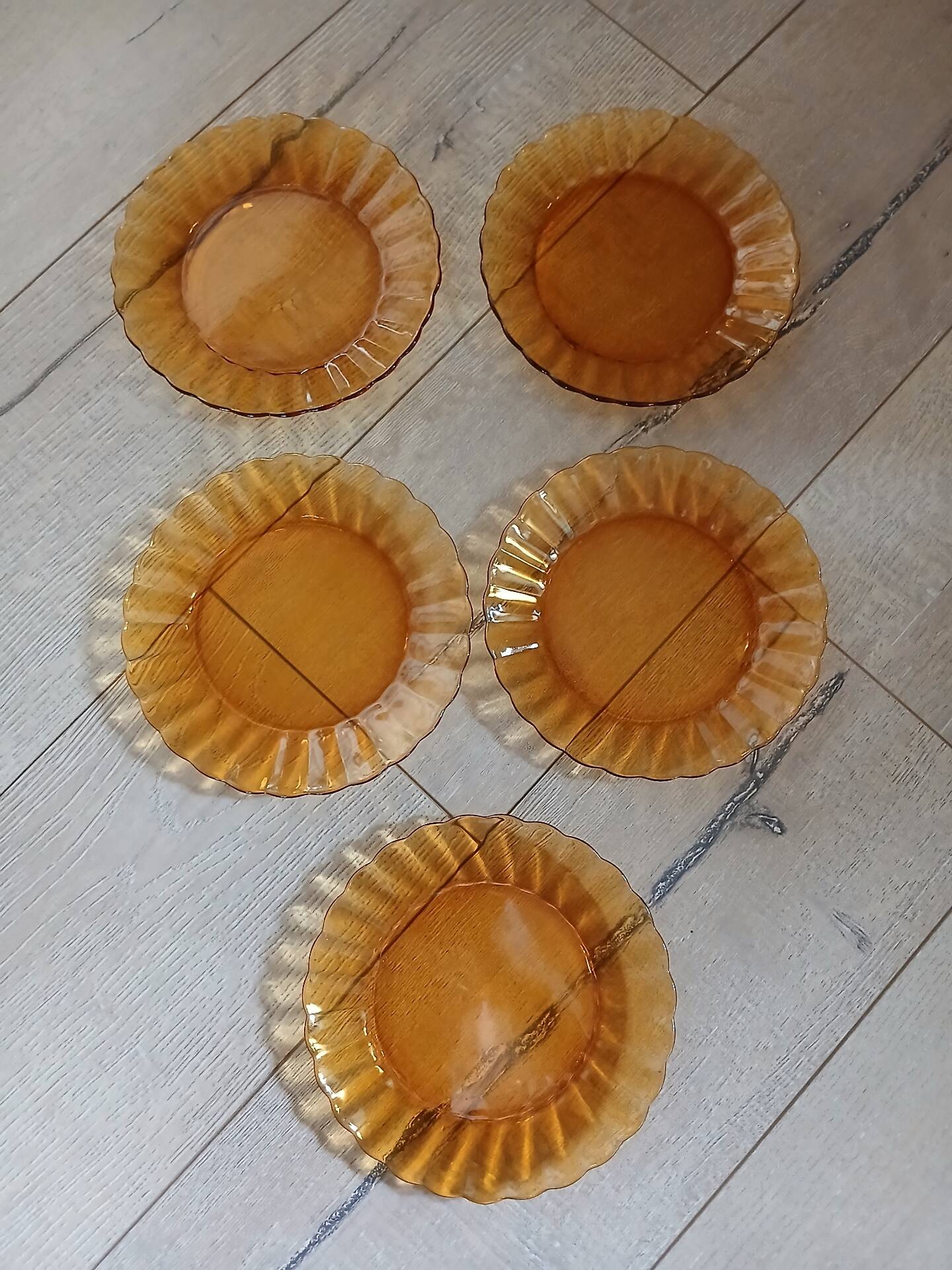 5 vintage Duralex dessert plates