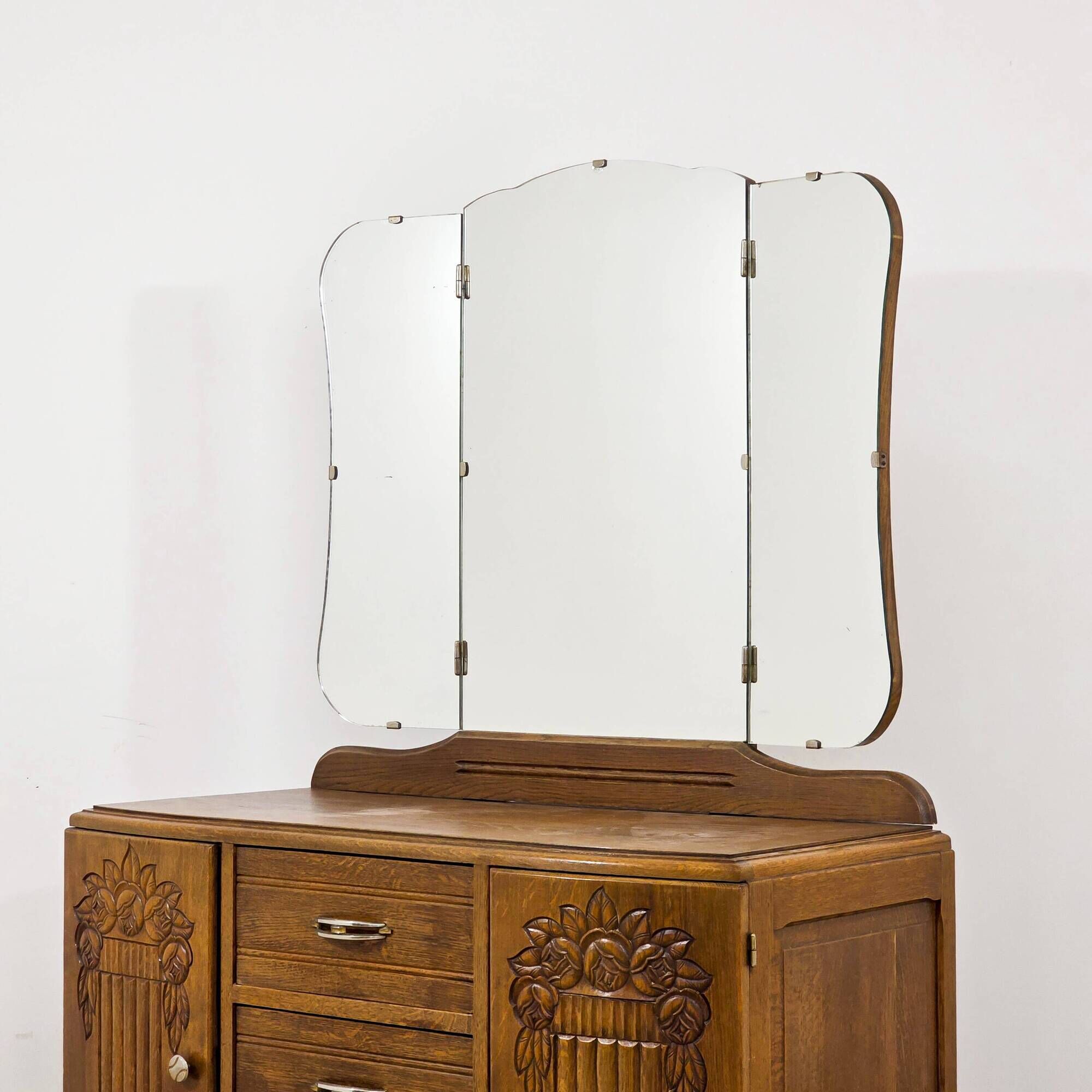 Wooden dressing table, Art Deco from the 1940s.