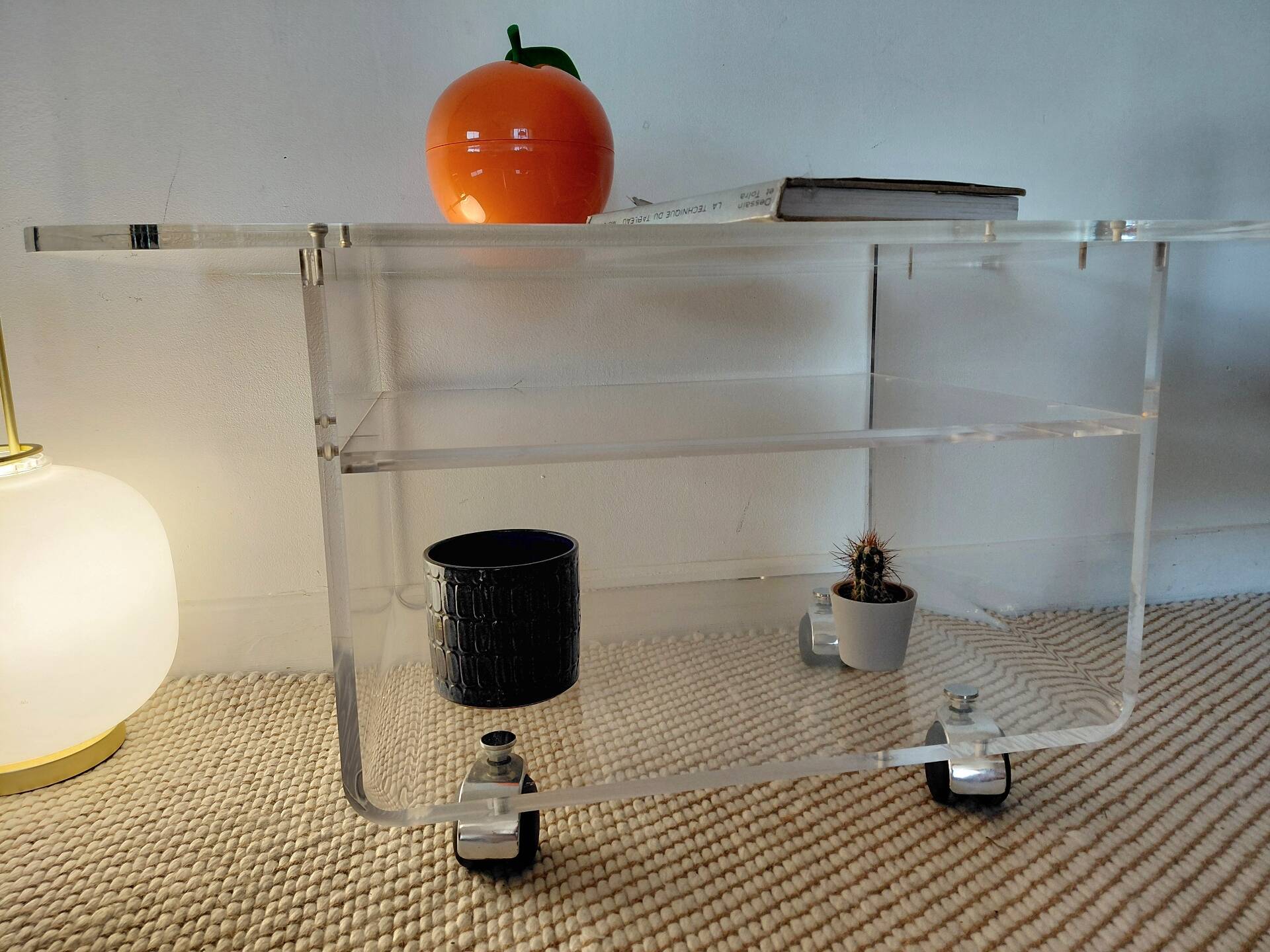 Design piece: David Lange side table in 15mm Altuglas - Circa 1980