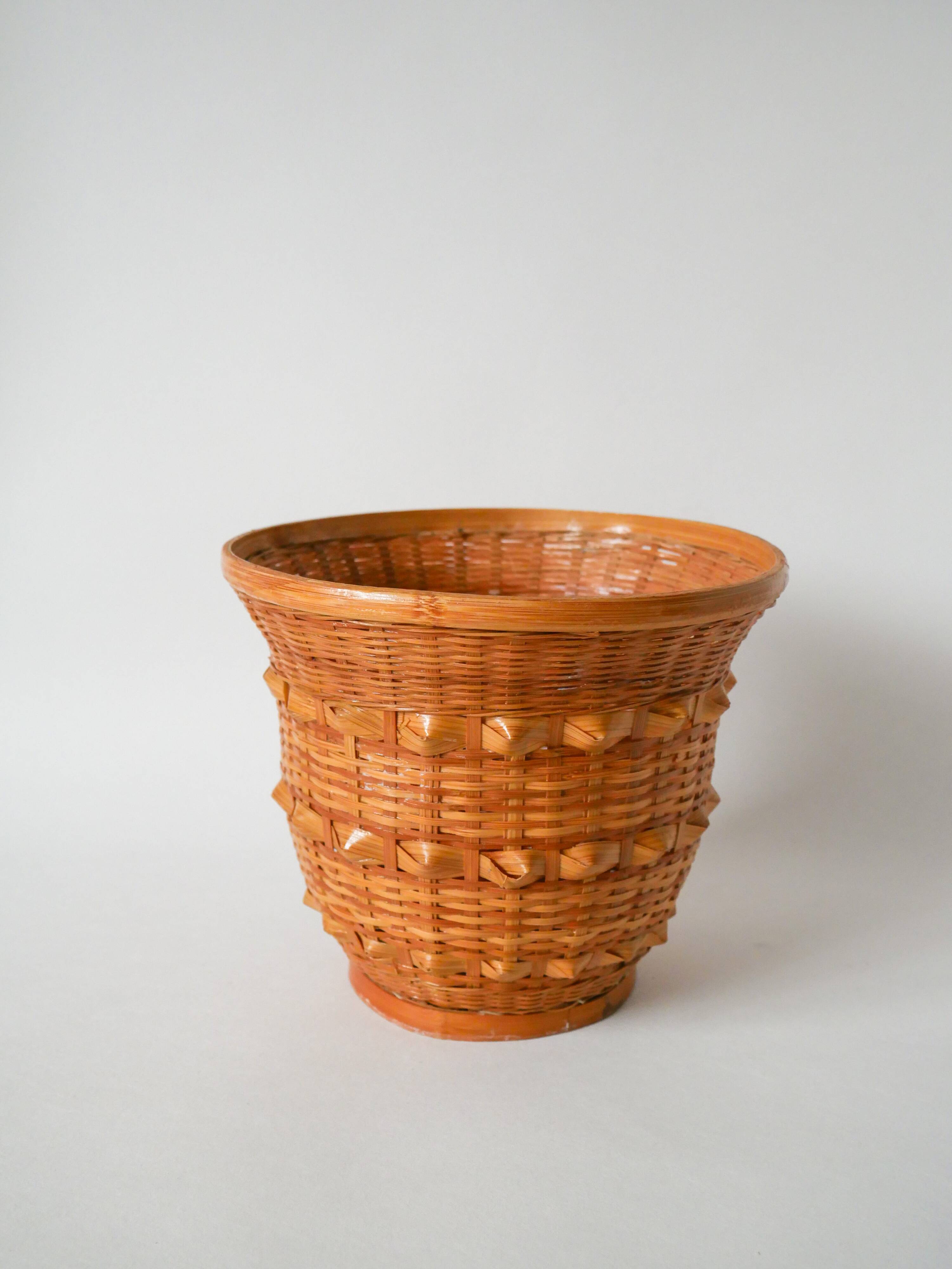 curved wicker plant pot 17 x 20 cm