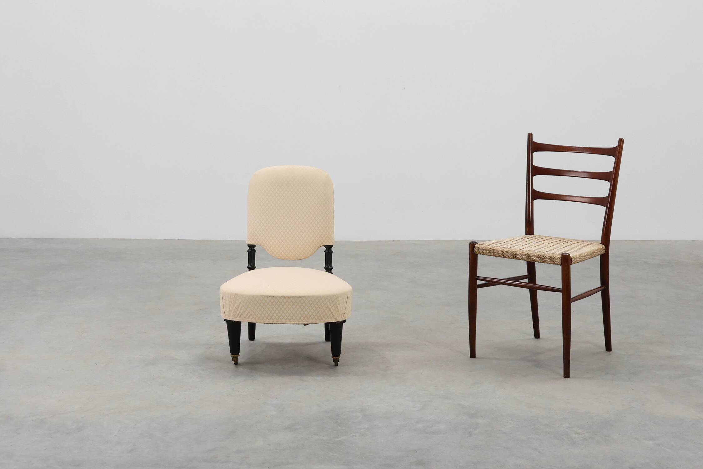 Fauteuil bas Napoléon III du 19e siècle, France