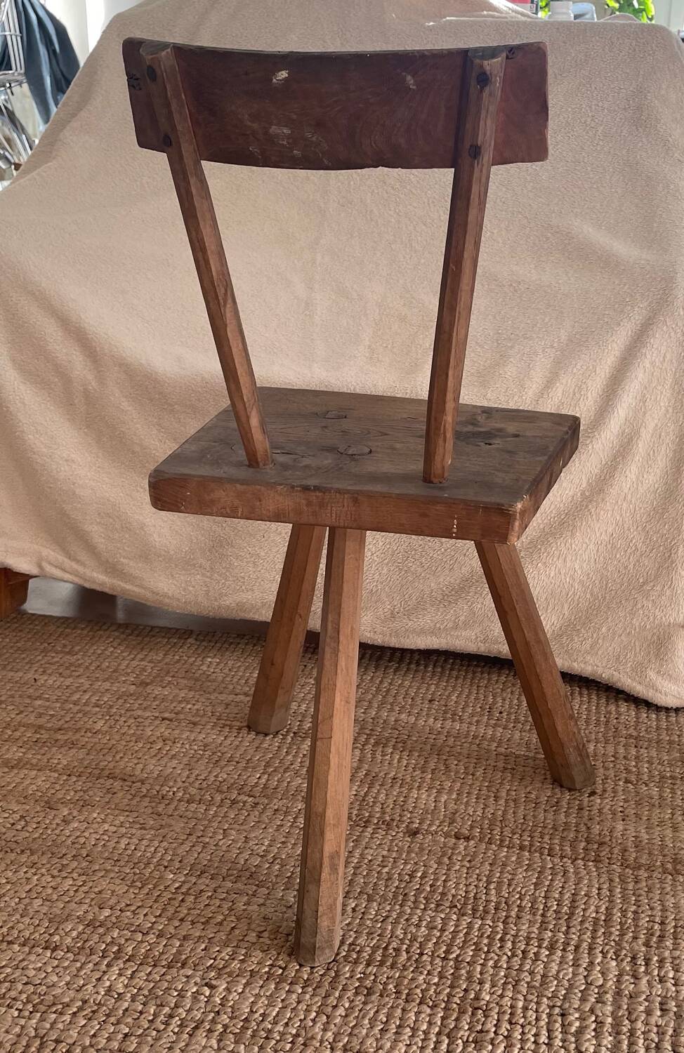 Chaises tripodes bois art brut