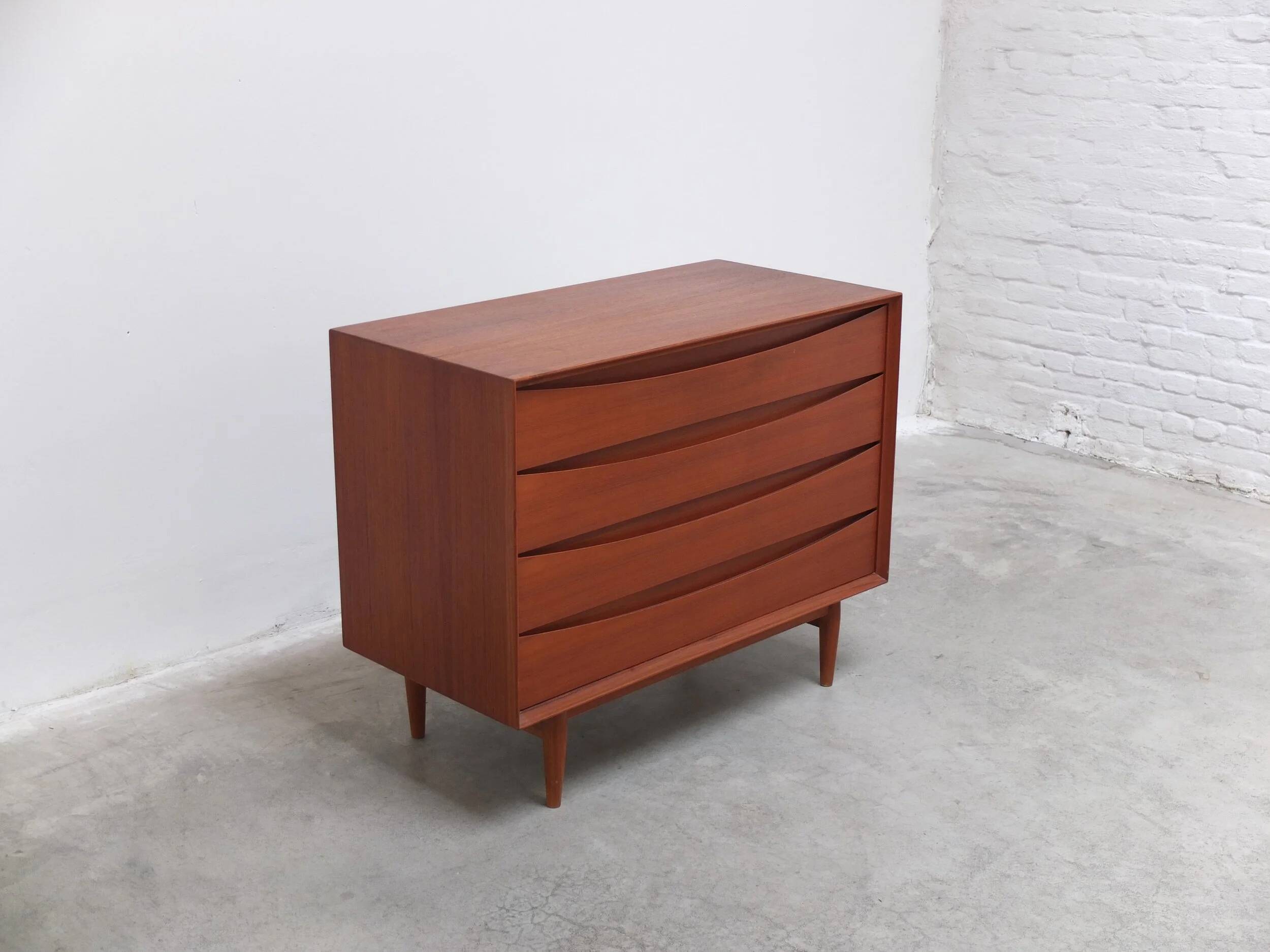 Freestanding chest of drawers in teak by Arne Vodder for Sibast, 1960s