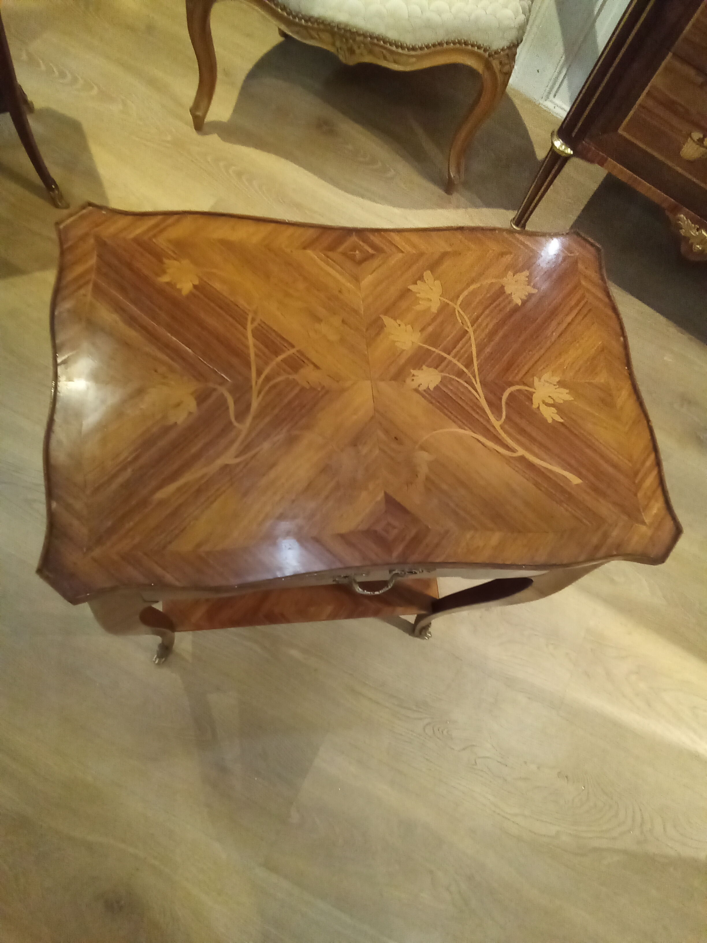 Louis XV-style lounge table