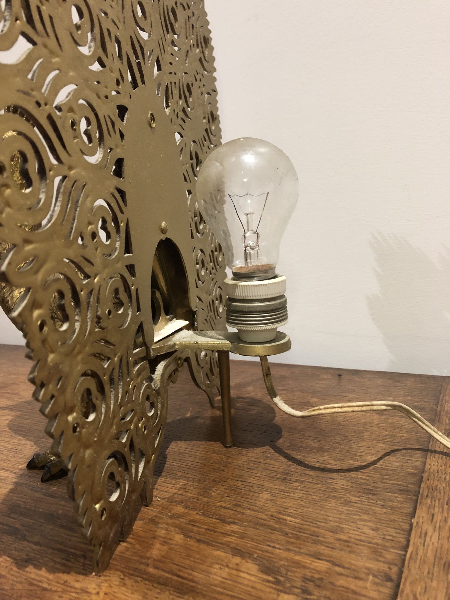 Lampe paon dorée