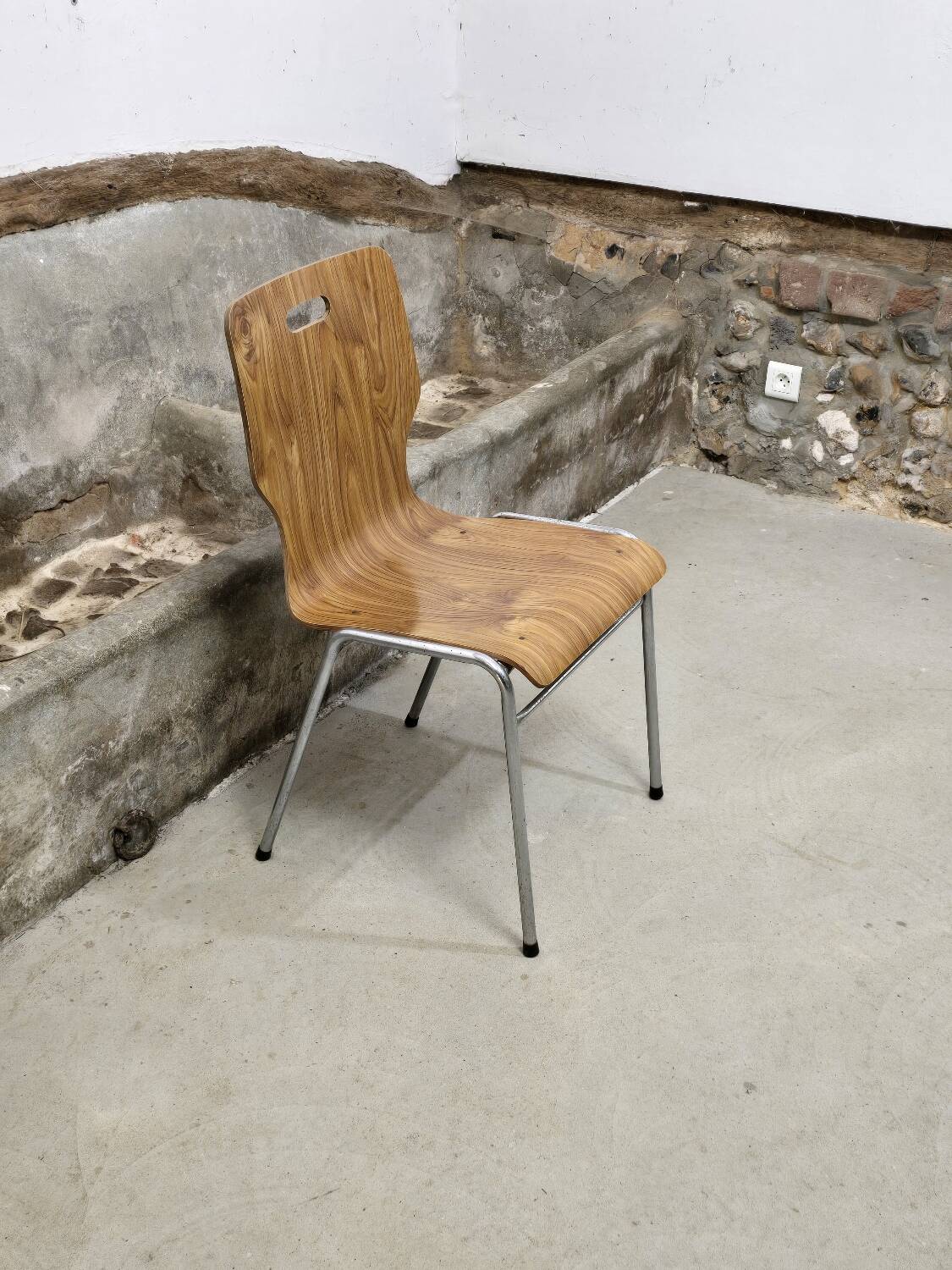 1960s chair in curved plywood on stainless steel base