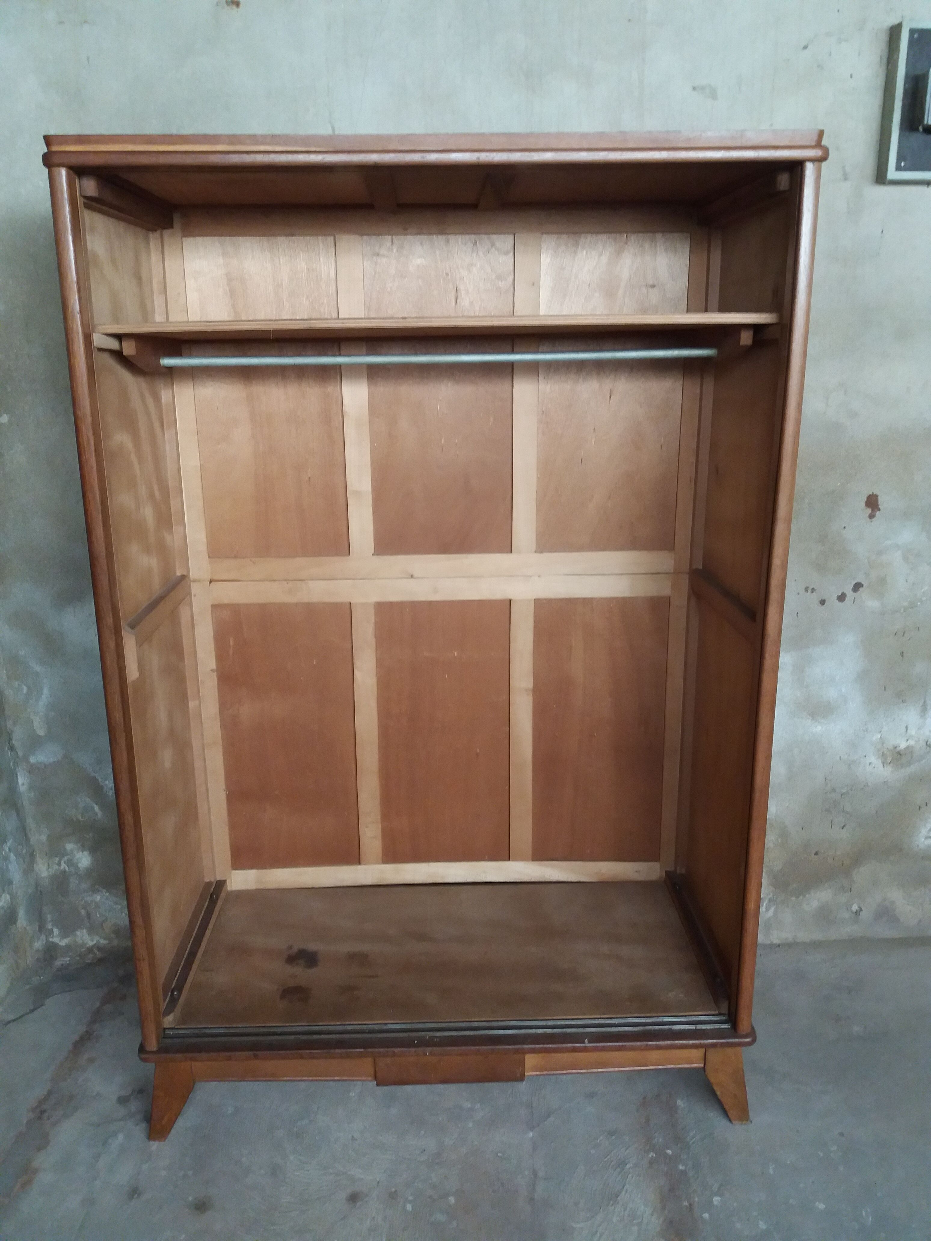 Walk in wardrobe feet compass