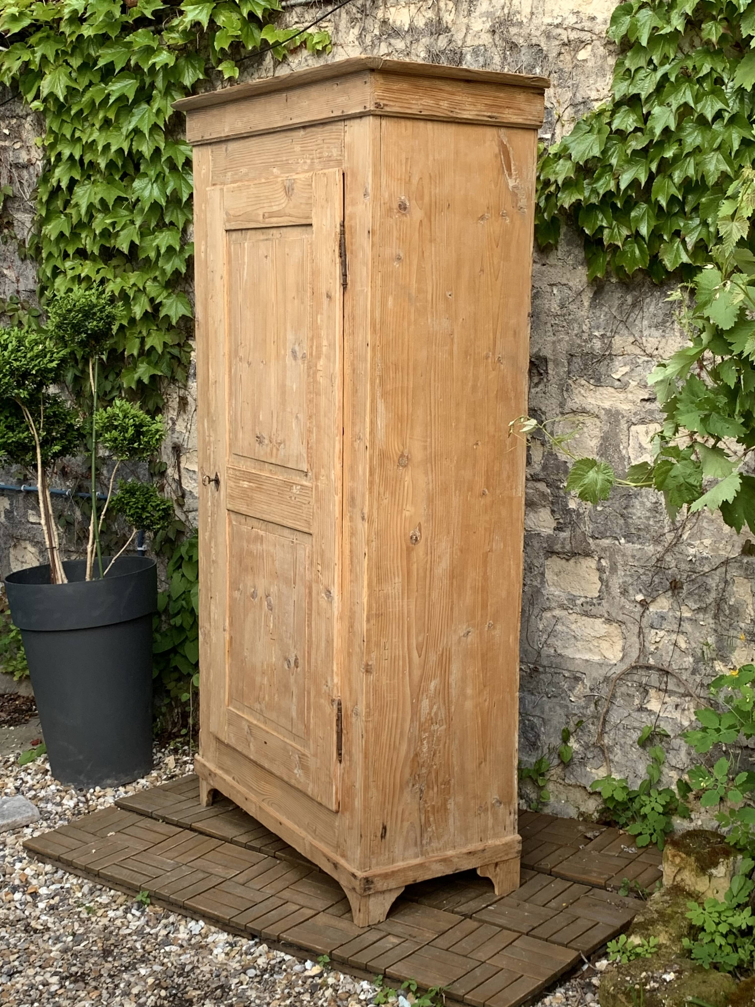 Raw wood bonnetière 1900