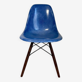 DSW Eames Herman Miller blue medium