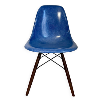 DSW Eames Herman Miller blue medium