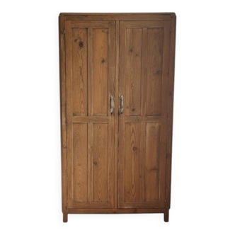 Armoire parisienne