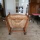 Large fauteuil paillé
