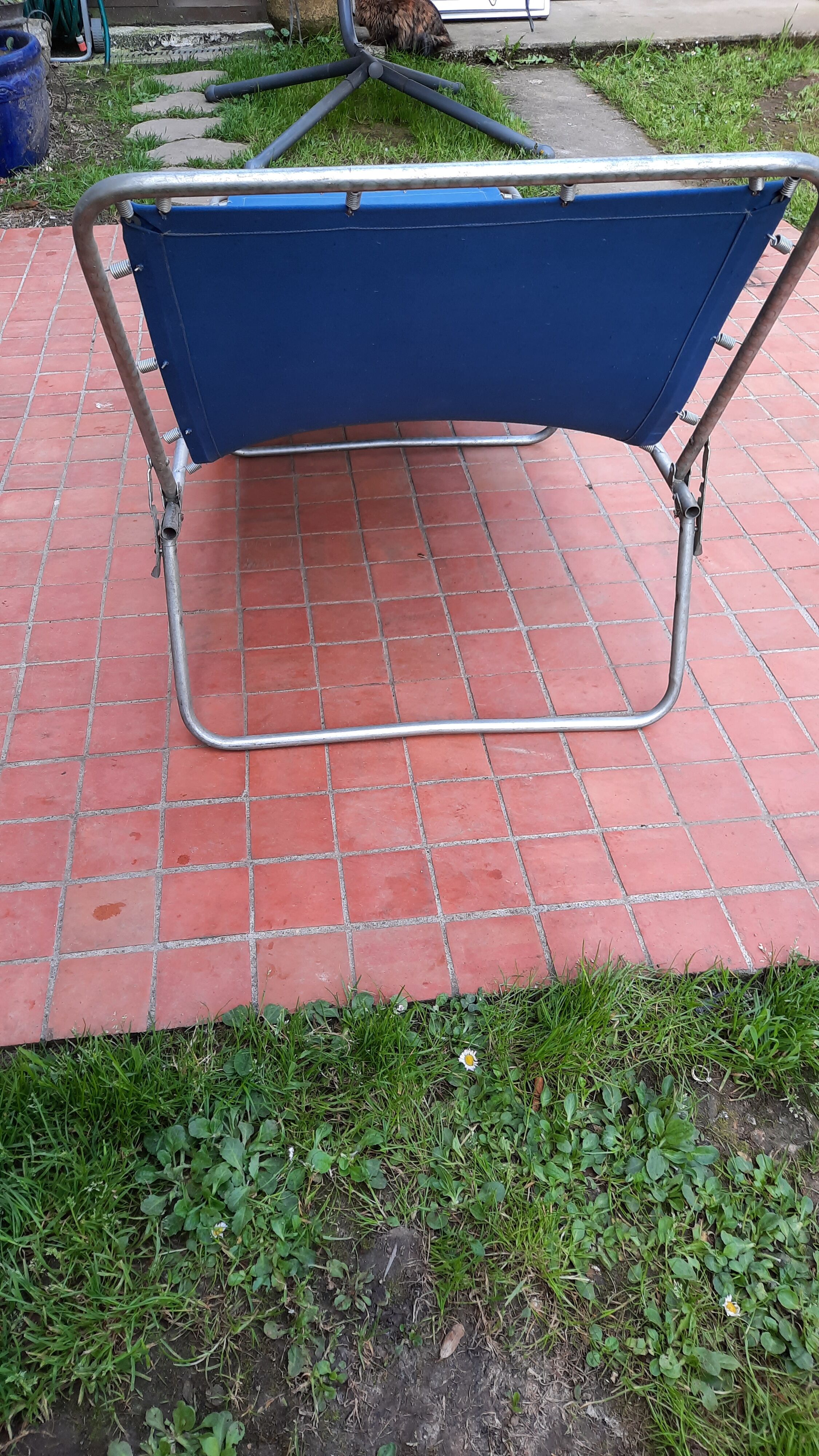 Folding sunbed deckchair