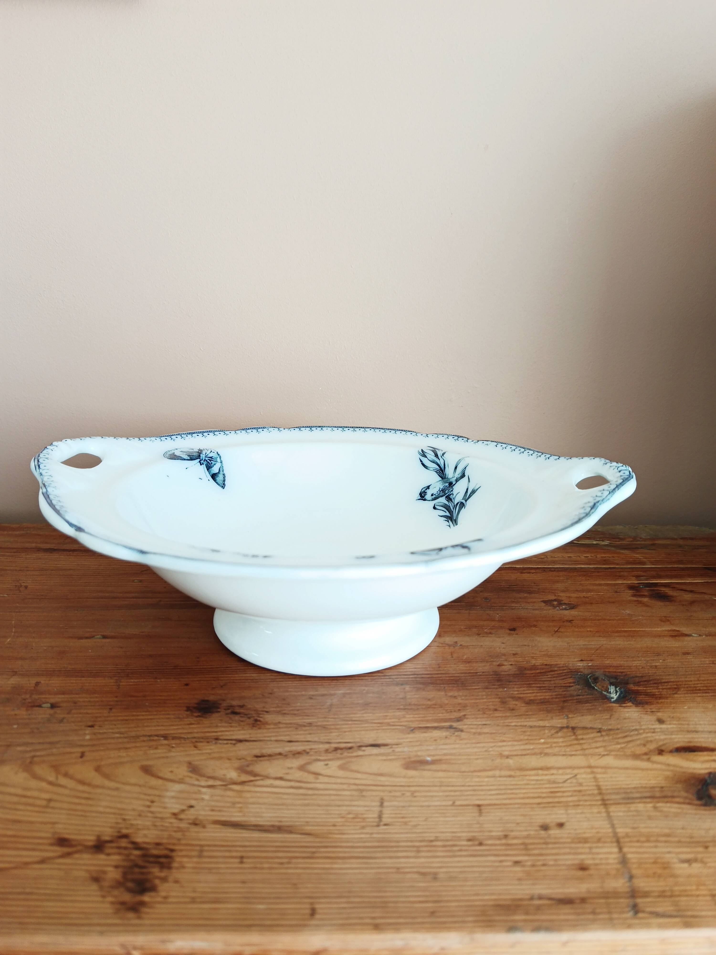 Bowl, earthenware salad bowl from Petrus Regout, Malaga.