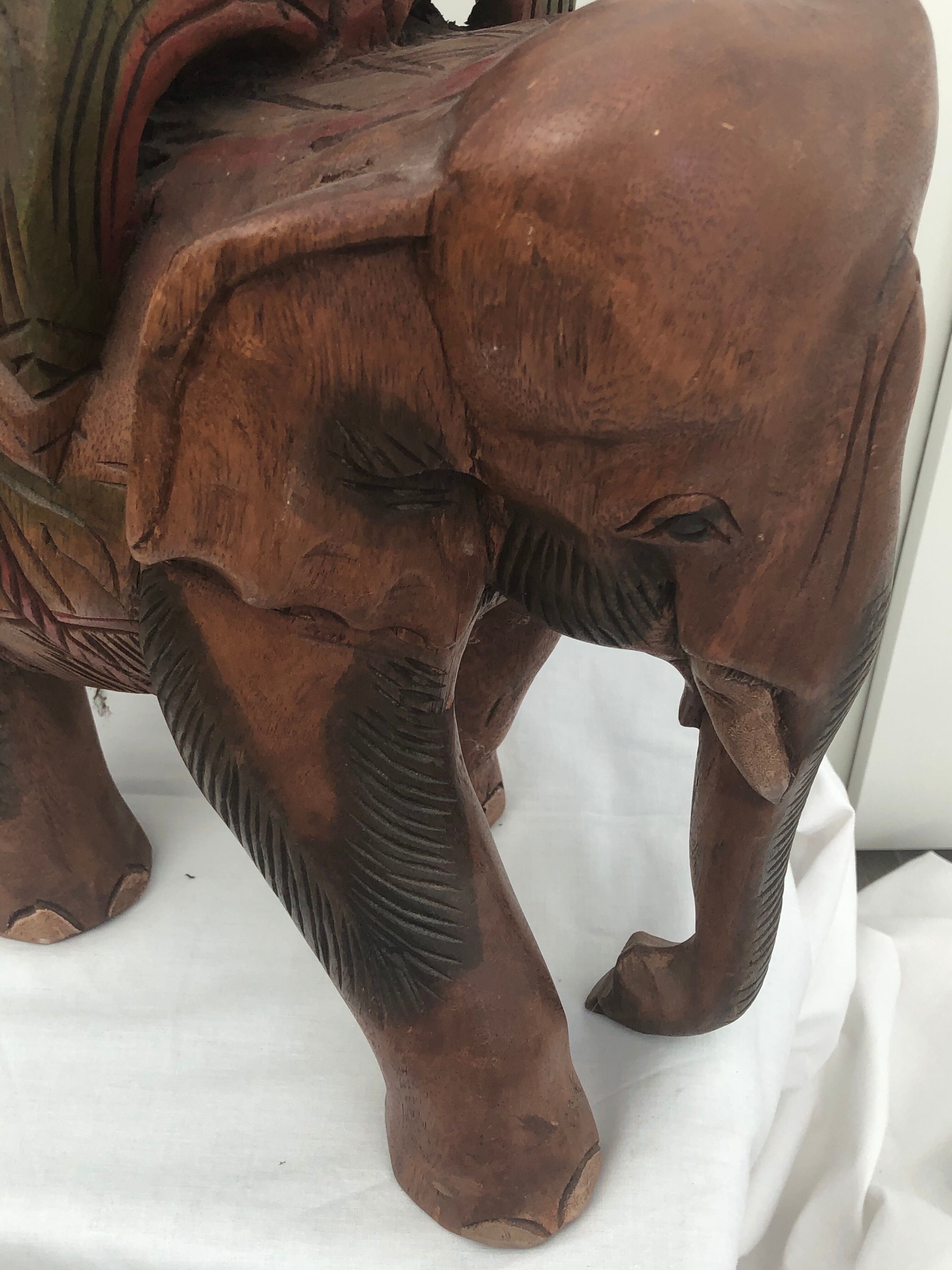 Tabouret éléphant en bois sculpté polychromie