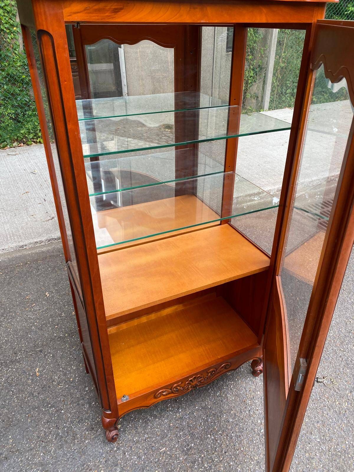 Vitrine argentier style Louis XV en merisier fond miroir & étagères Verre 9