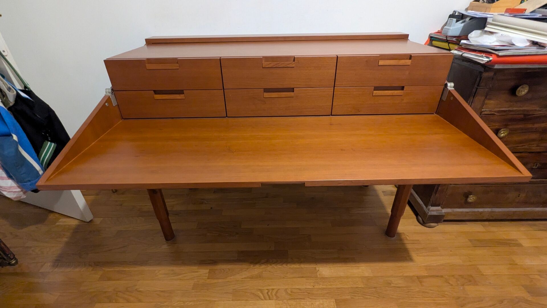 Secretary with 6 drawers