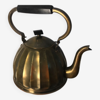 1930s kettle in red copper