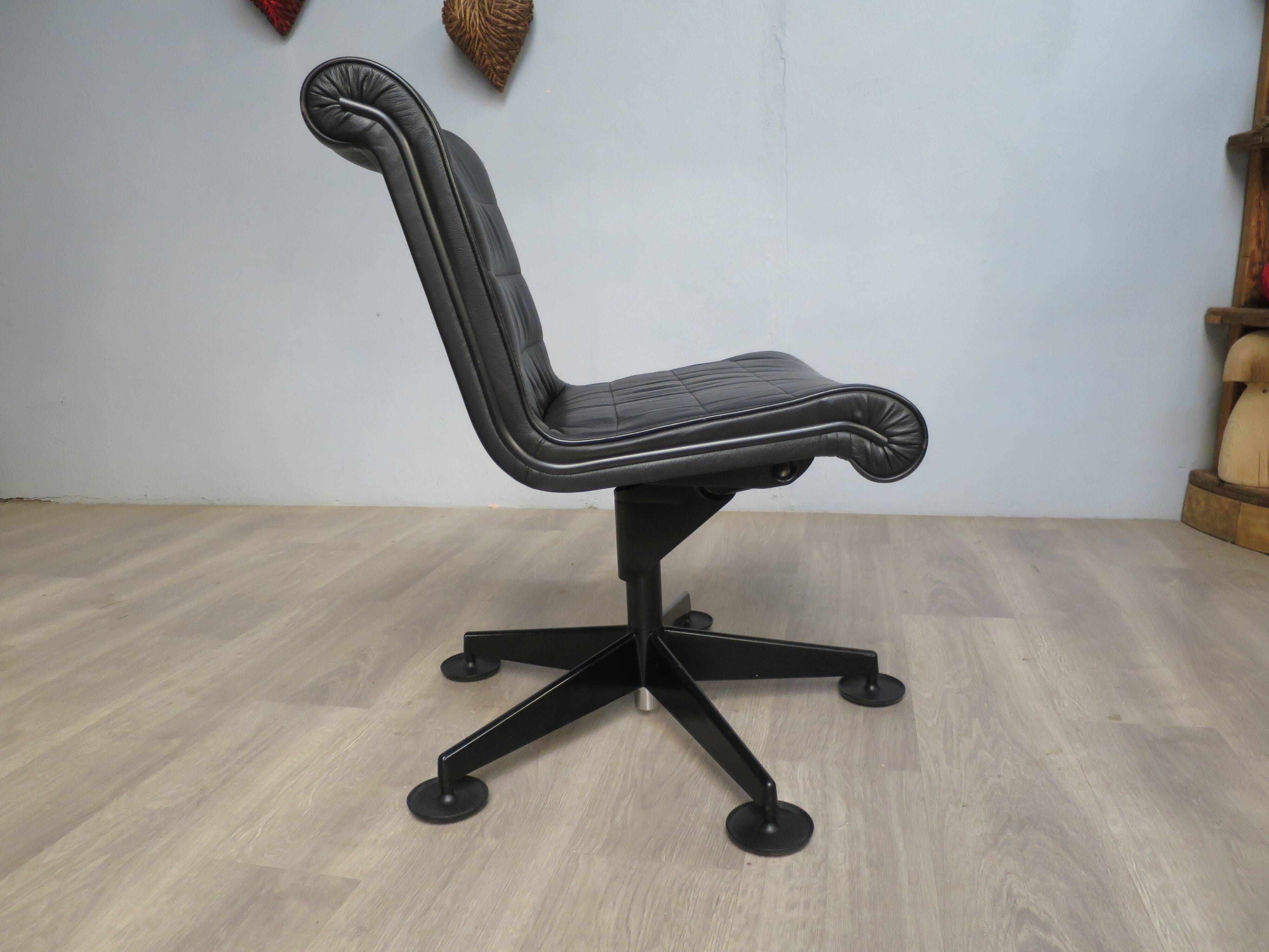 Fauteuil Sapper édité par Knoll
