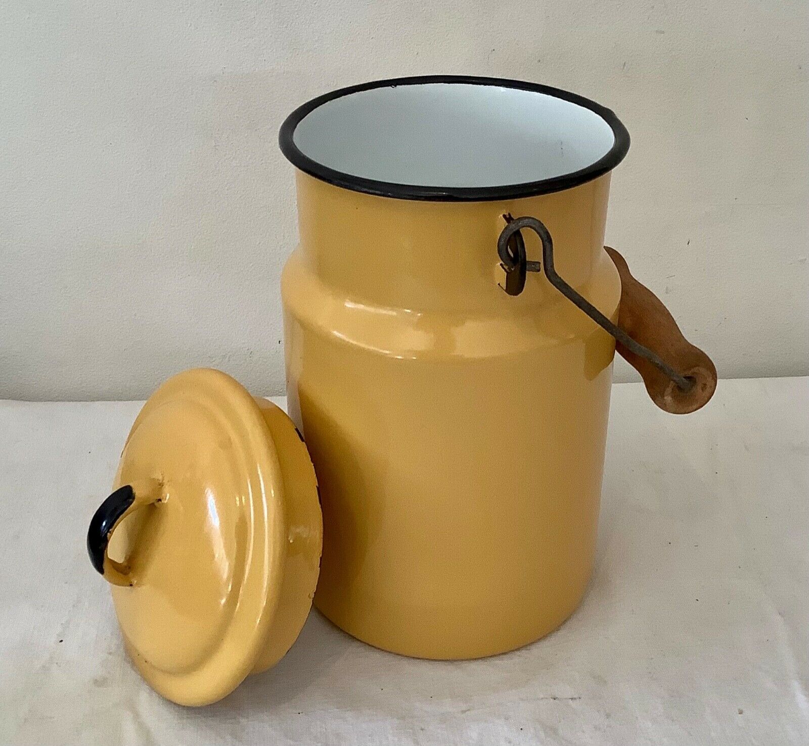 Vintage 1950 yellow enamelled milk pot