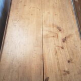 Round table with flaps