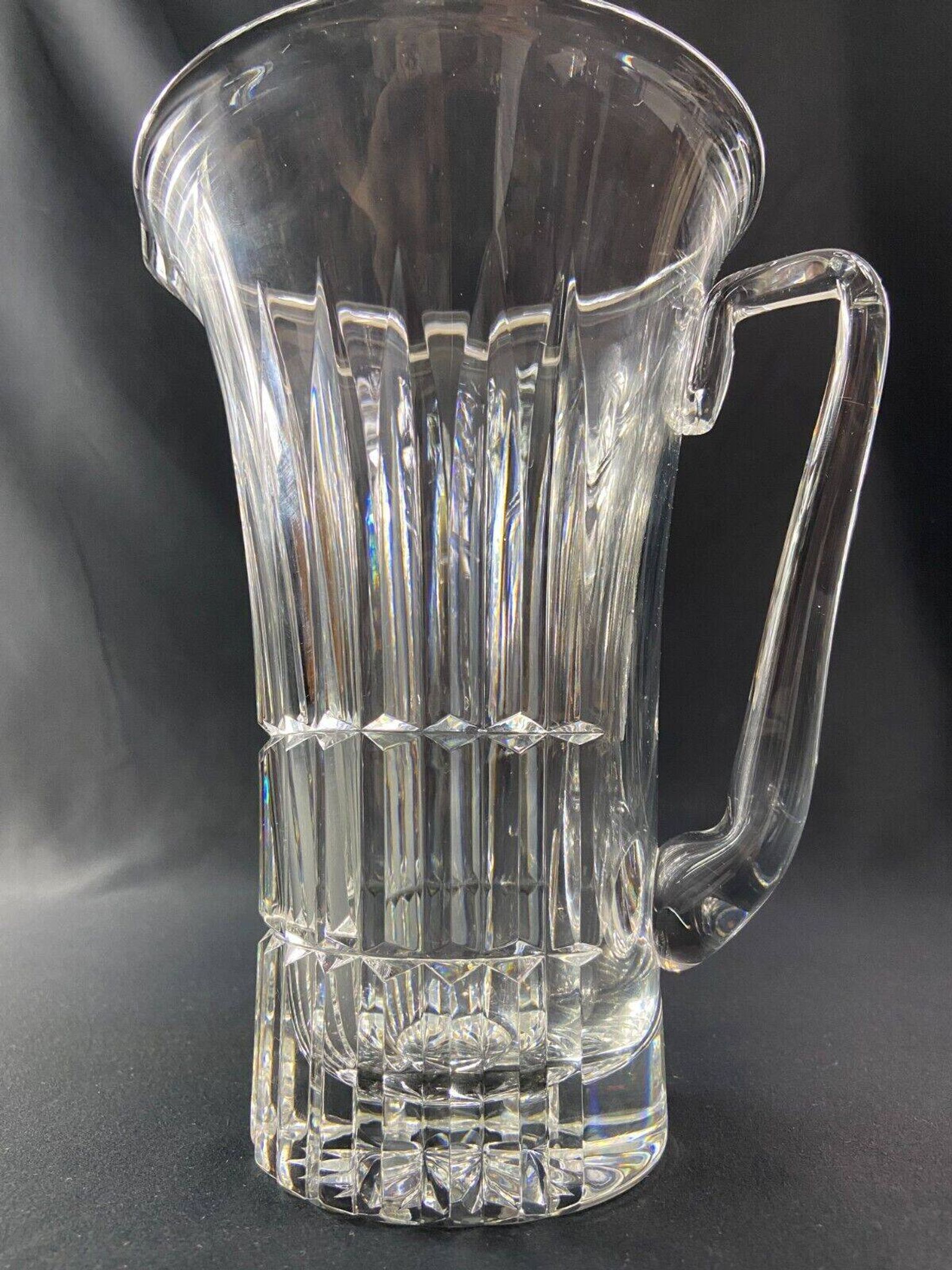 Grand pichet en cristal taillé