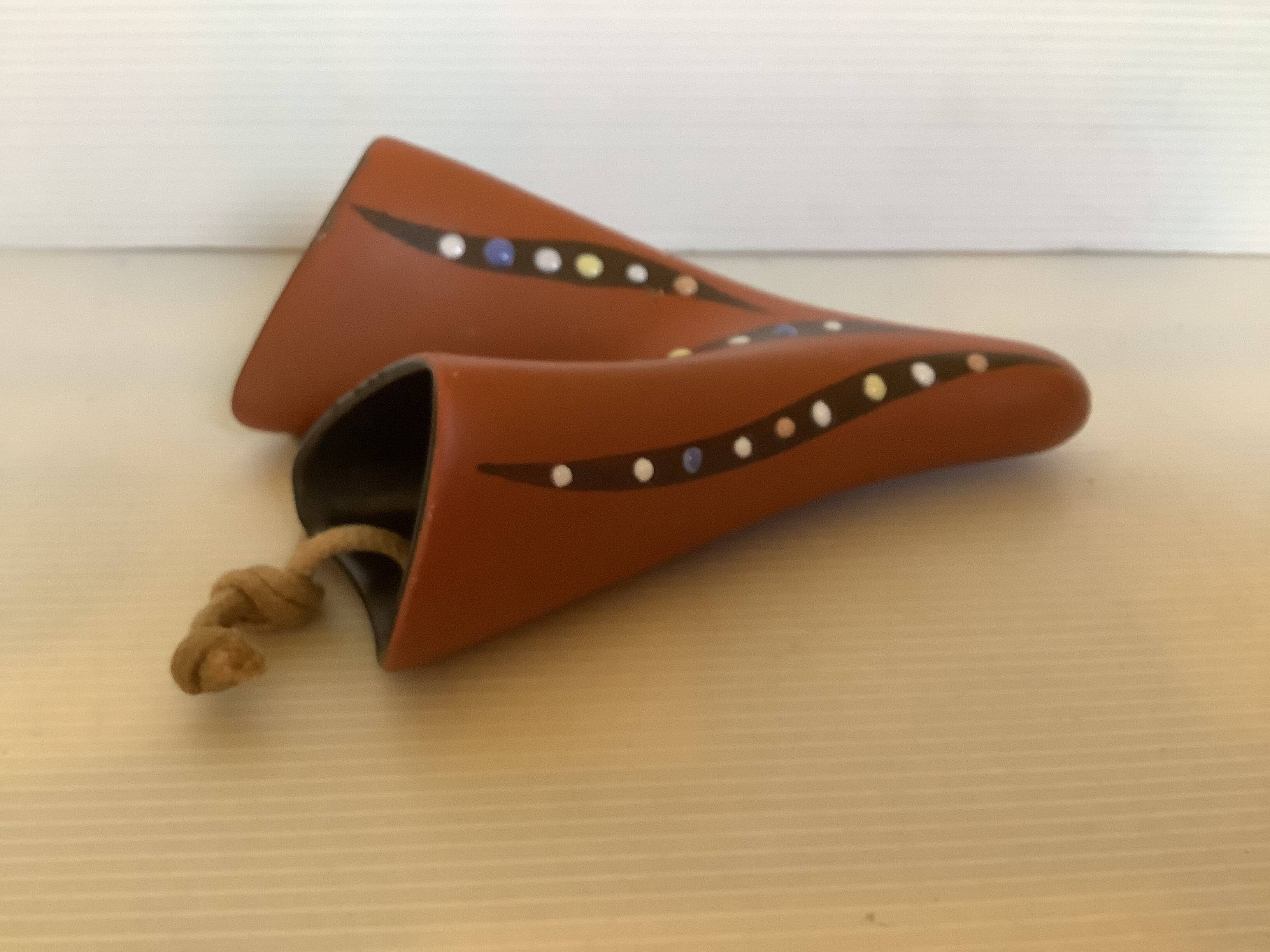 Enamelled bouquetière points