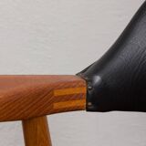 Chaise en teck massif et tissu vinyle noir dans le style d'Erik Kirkegaard, Danemark, années 1950