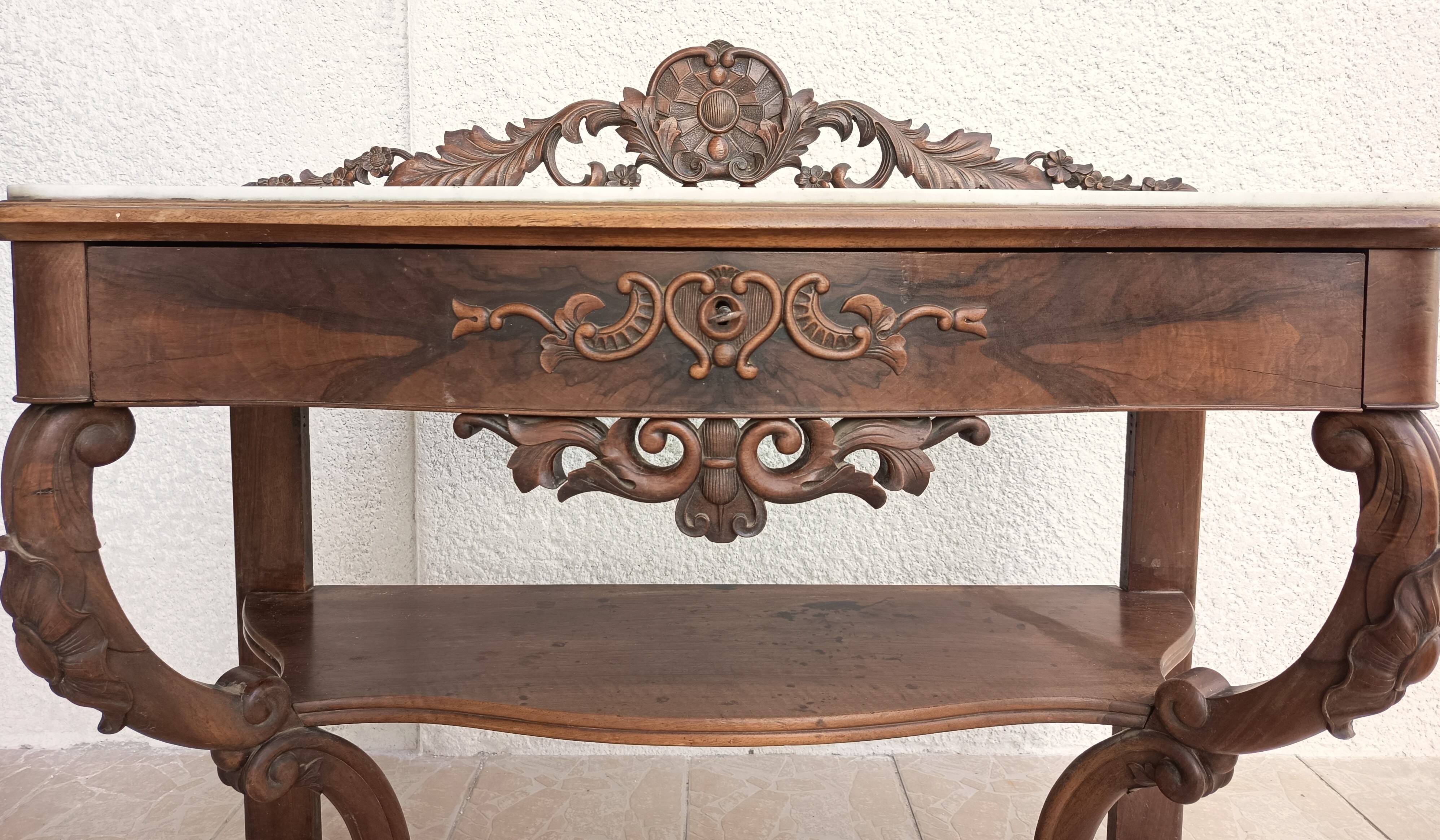 Console époque Napoléon III en noyer