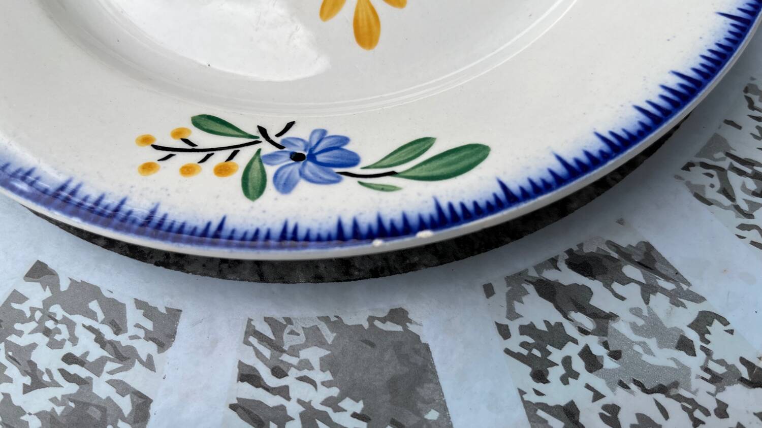 Set of 6 old Digoin flat plates