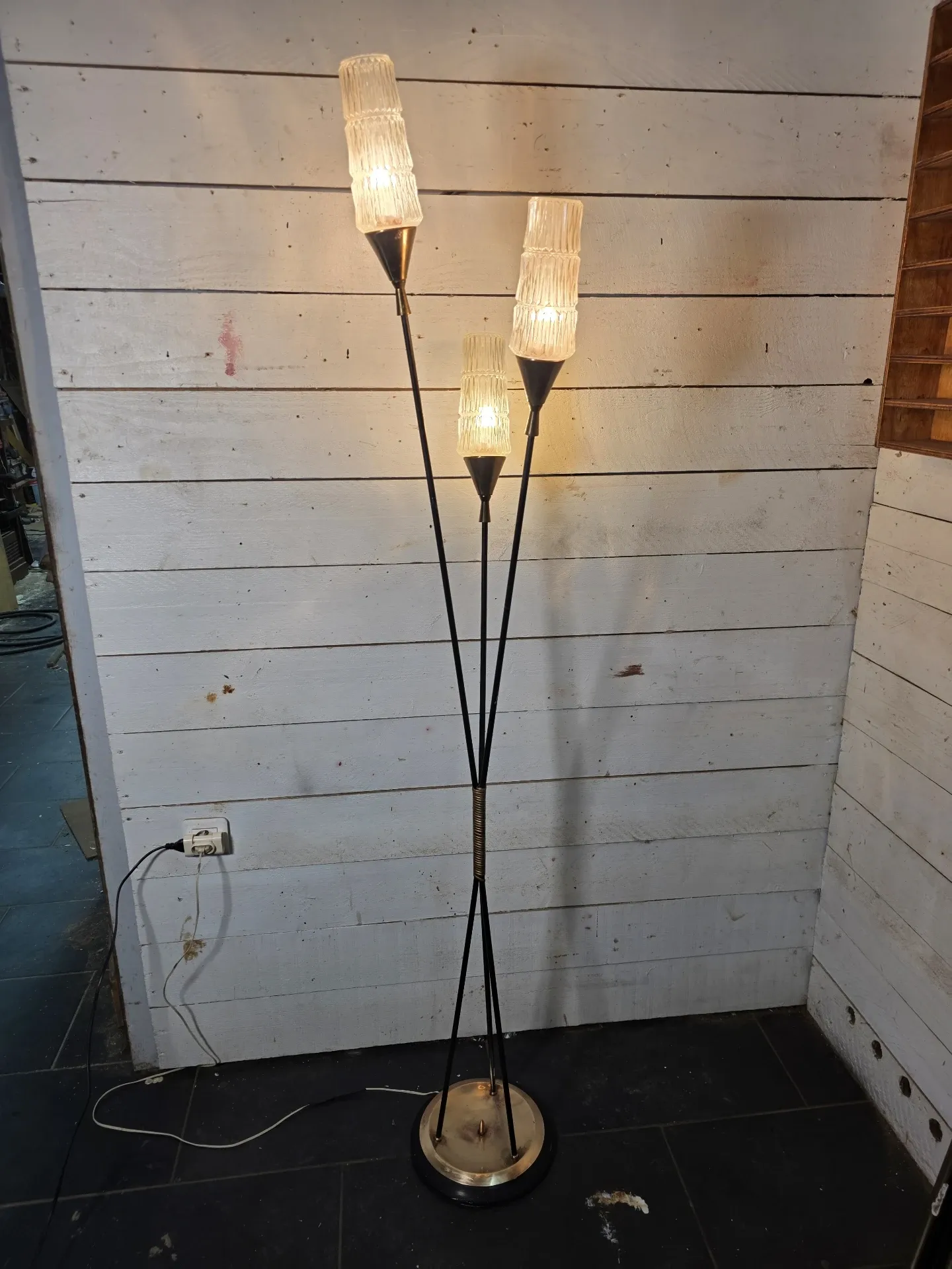 Vintage 3-light floor lamp from the 1960s.