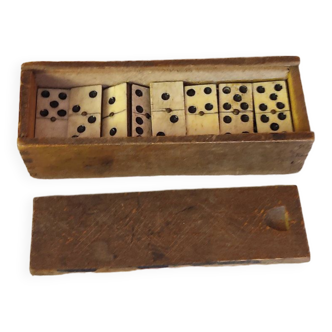 Box of 28 dominoes