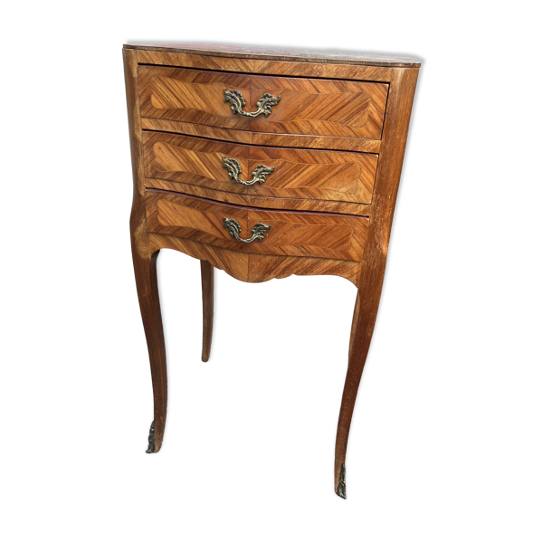 Ancien meuble de rangement avec ornements et plateau en marbre
