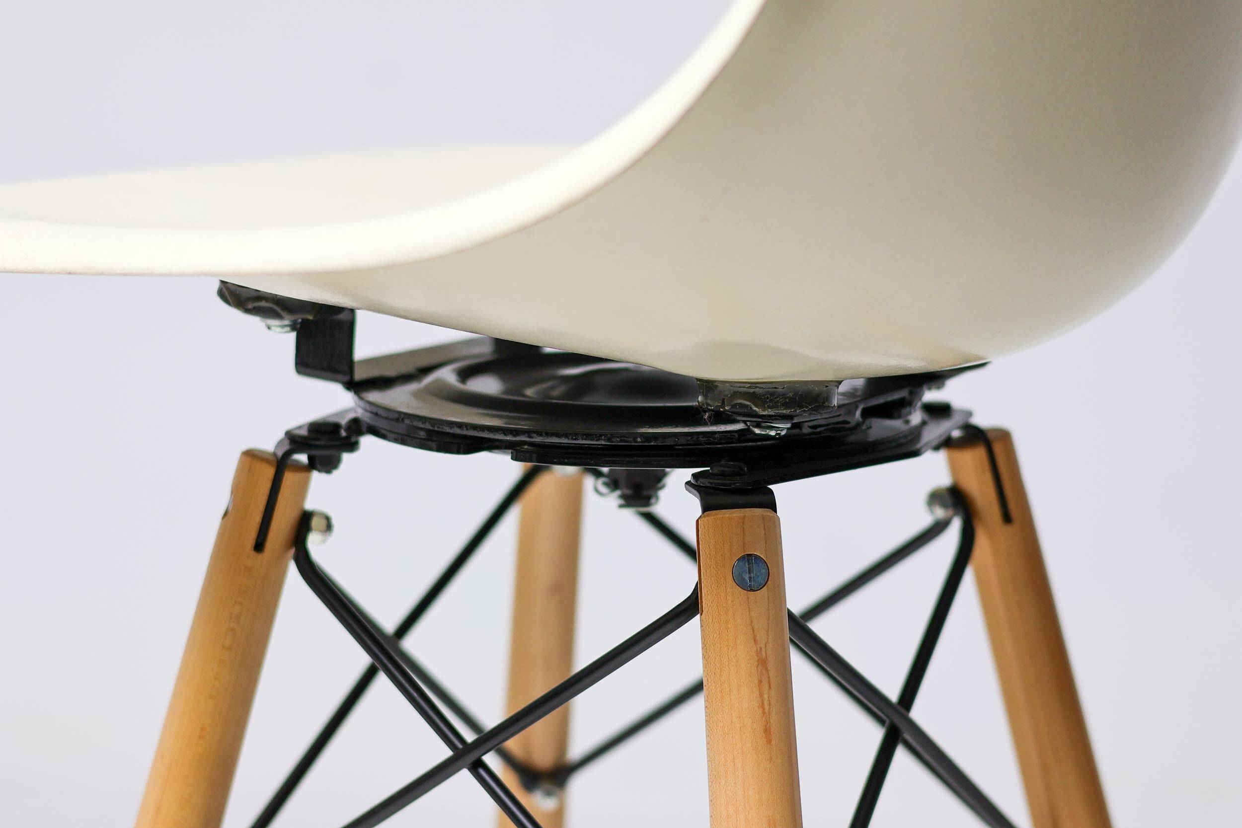 Ensemble de deux tabourets de bar Herman Miller Mid Century Modern Charles Eames "PSW".