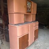 Buffet Mado vintage rénové – teinte ocre chaleureux, plateau en marbre