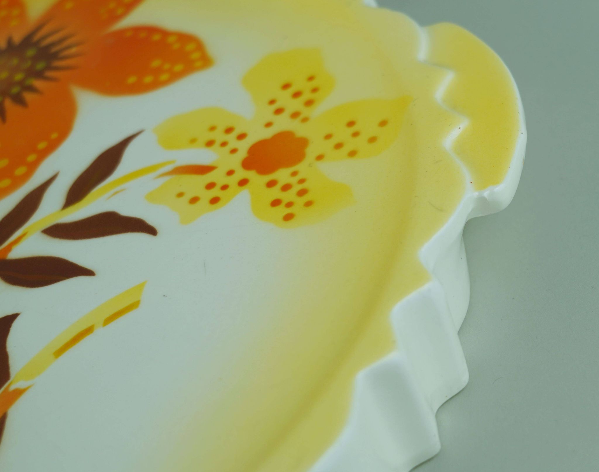 Assiette à gâteau par th. paetsch décoration en spray floral art déco