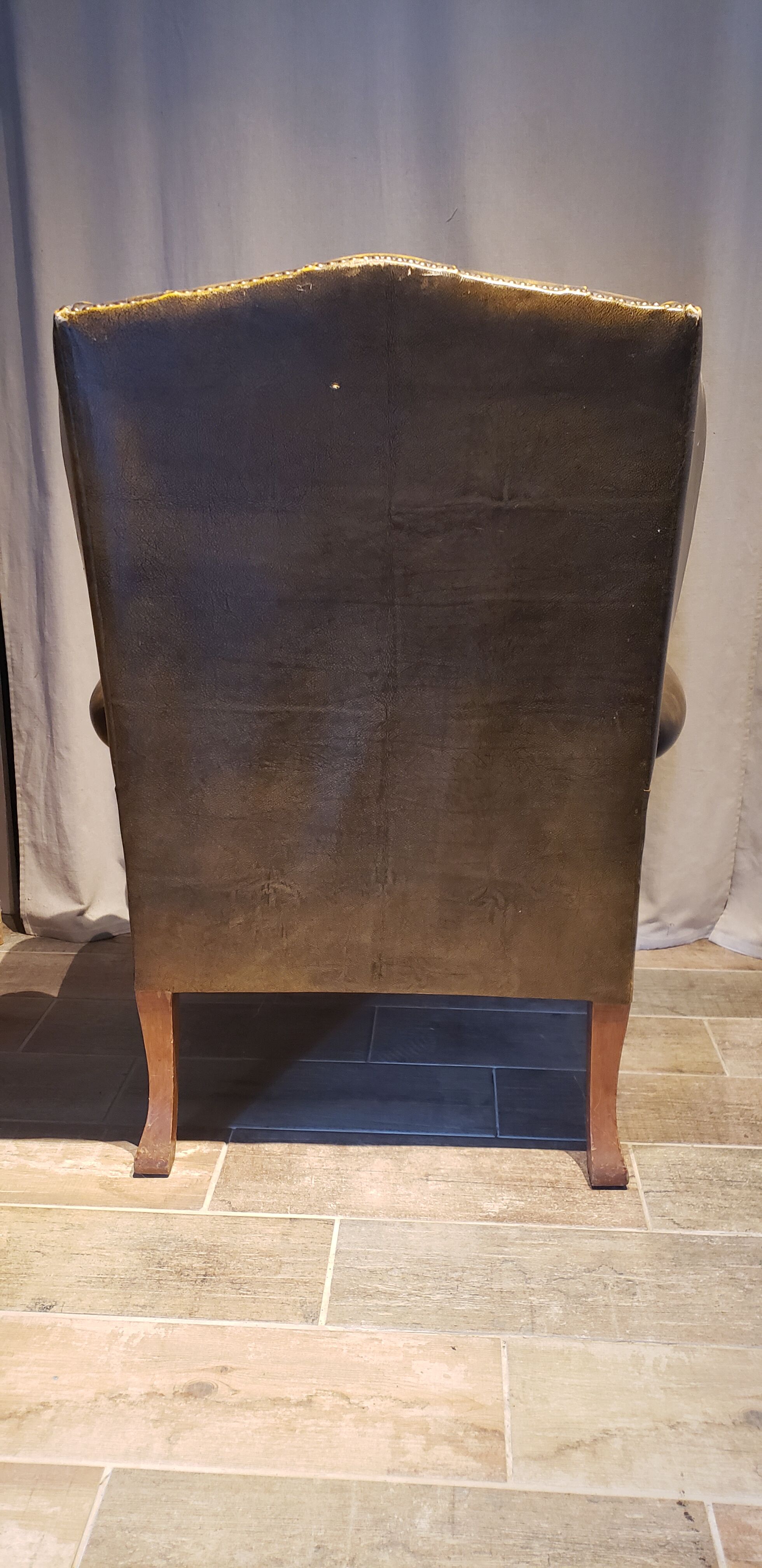 Chesterfield eared armchair with armrests