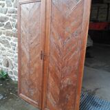 Doors of a deco style wardrobe in good condition in wood with the lock and the original key