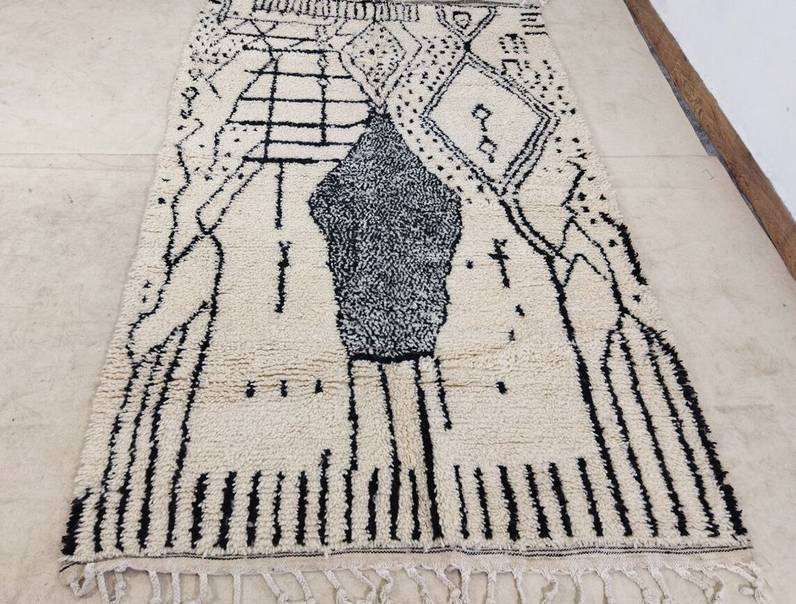 Moroccan berber carpet 250x150cm