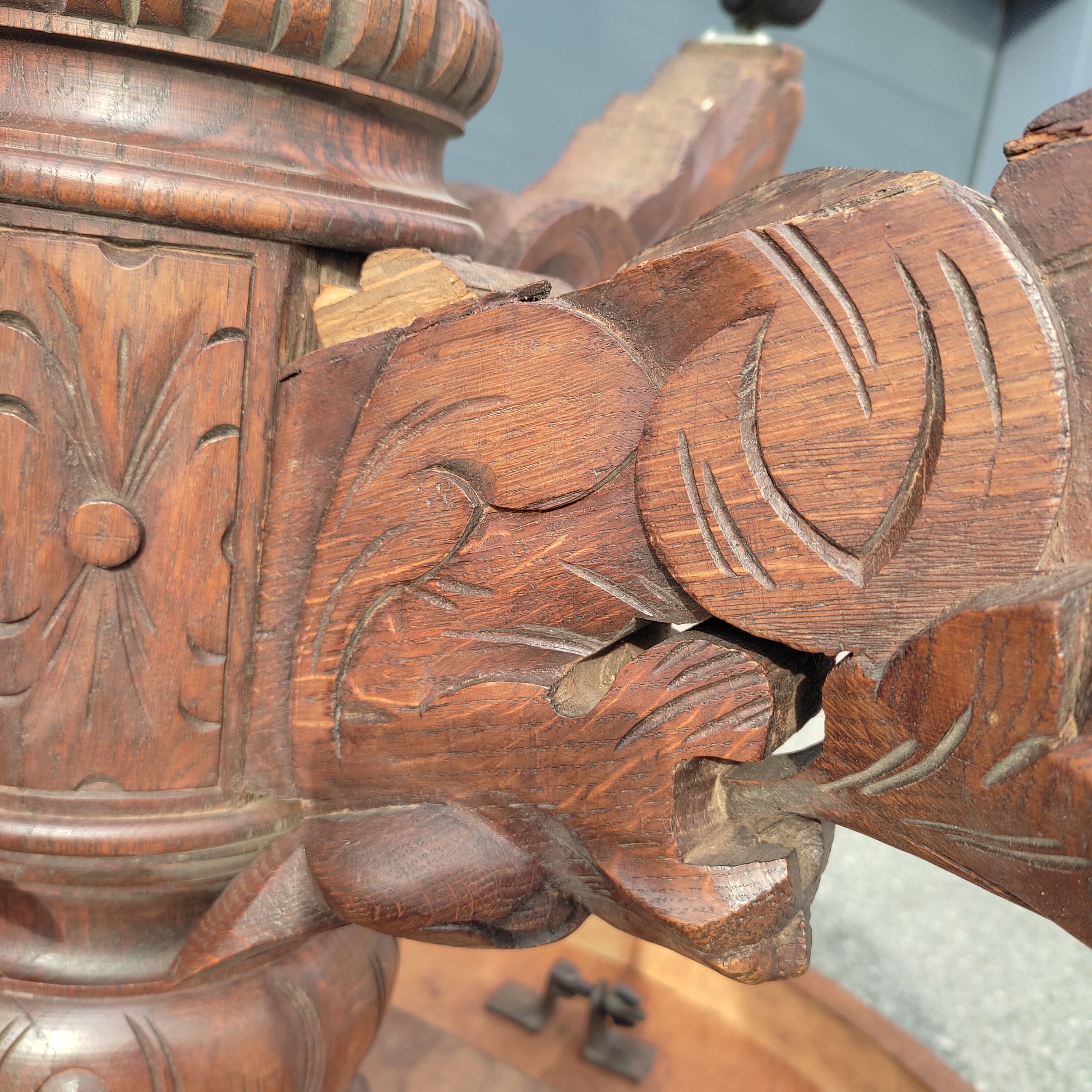 French table in extendable solid oak