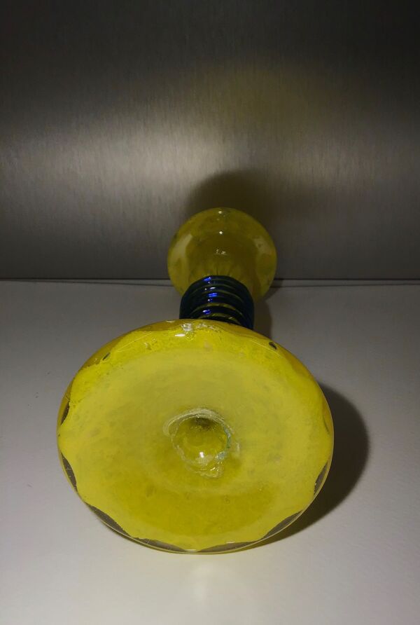 Soliflore jaune torsadé de verre bleu des années 60/70