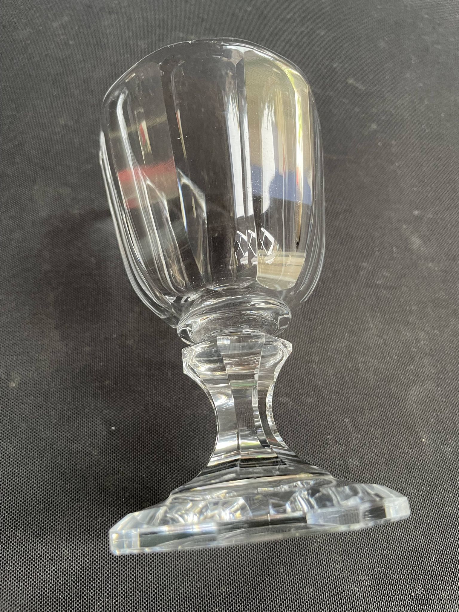 4 Verres à vin – Cristal fort taillé