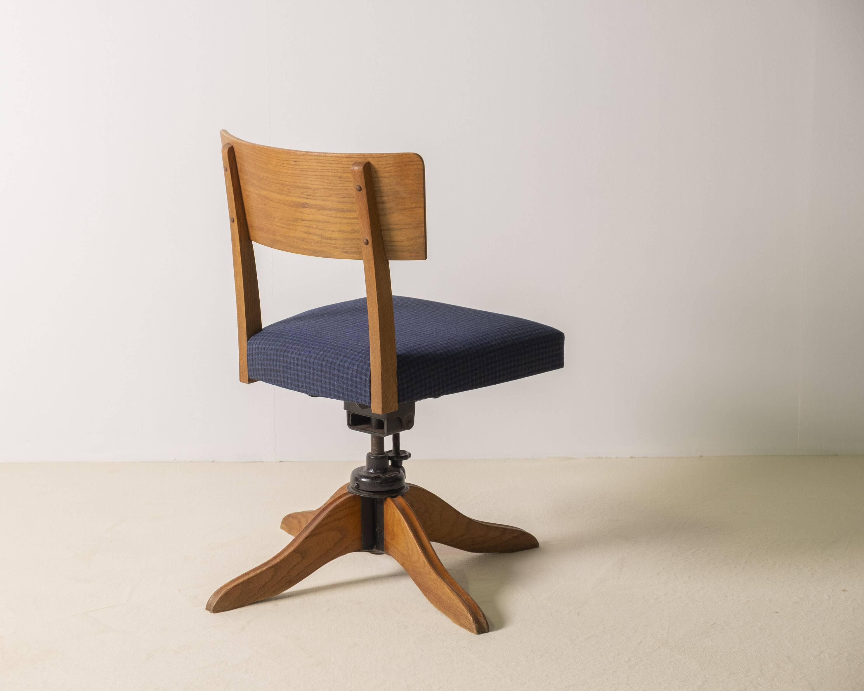1930's Oak Swivel Office Chair by SMV, Sweden