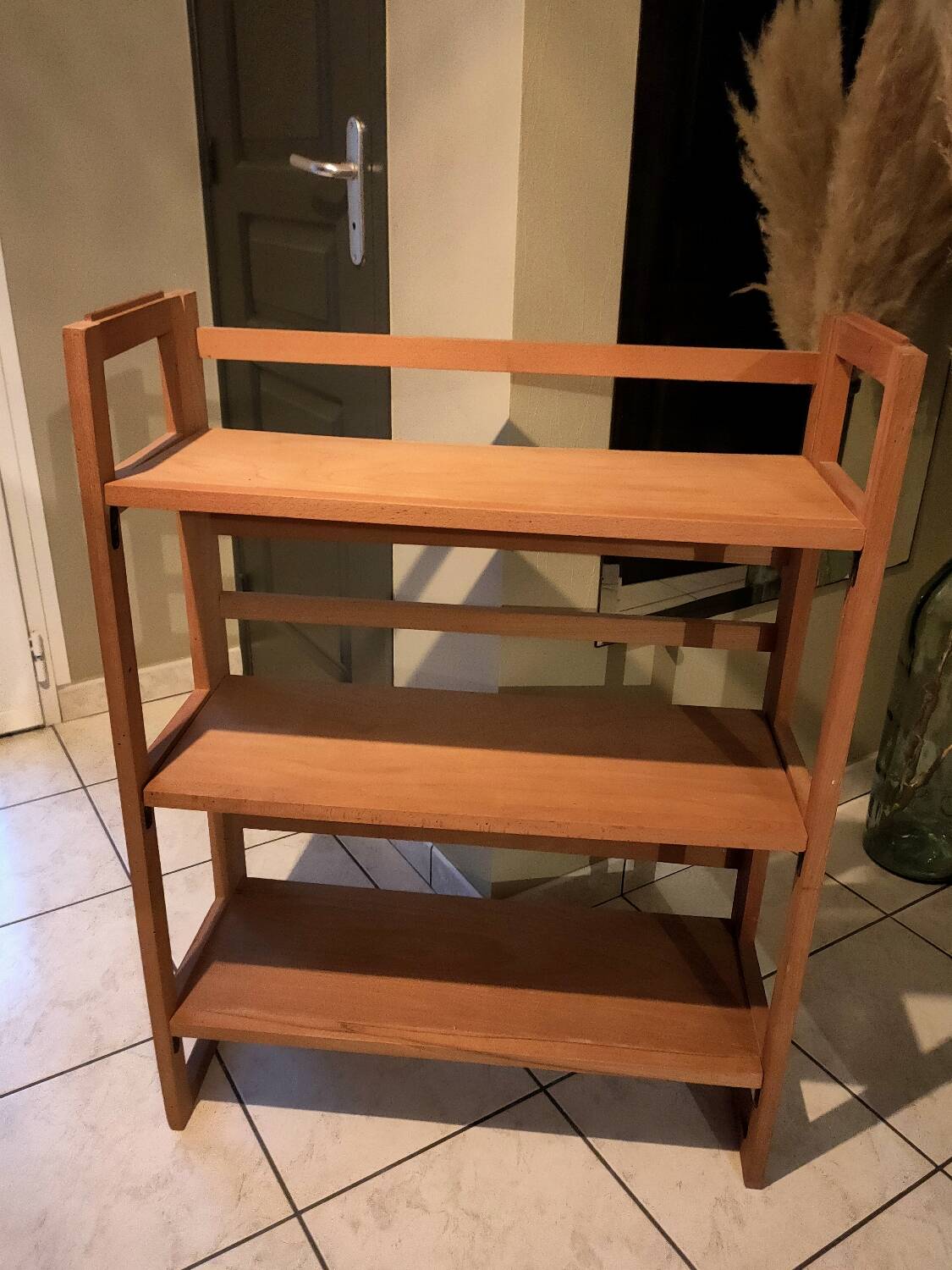 Folding bookseller's shelf
