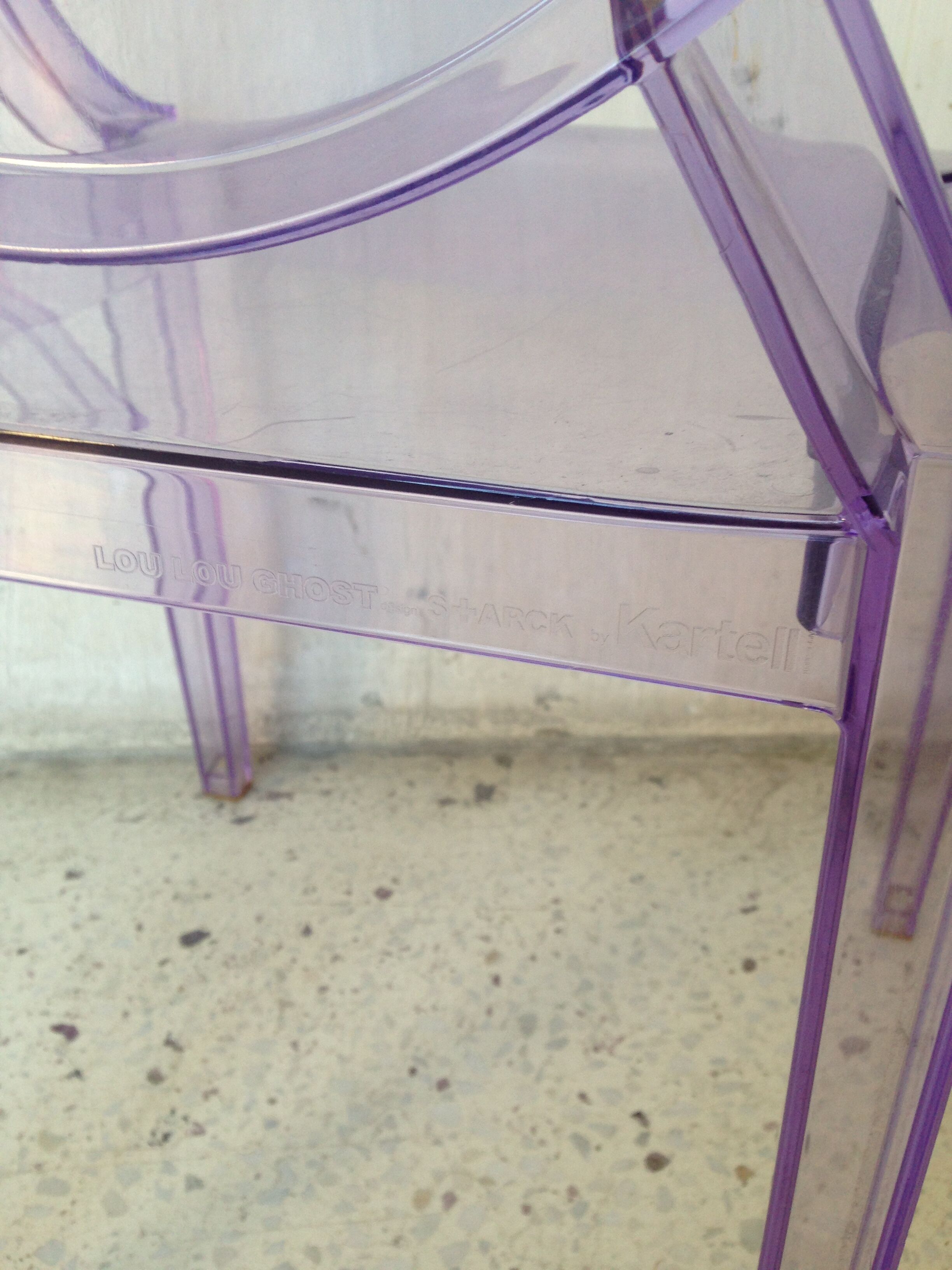 Chaise Lou Lou Ghost Kartell violette