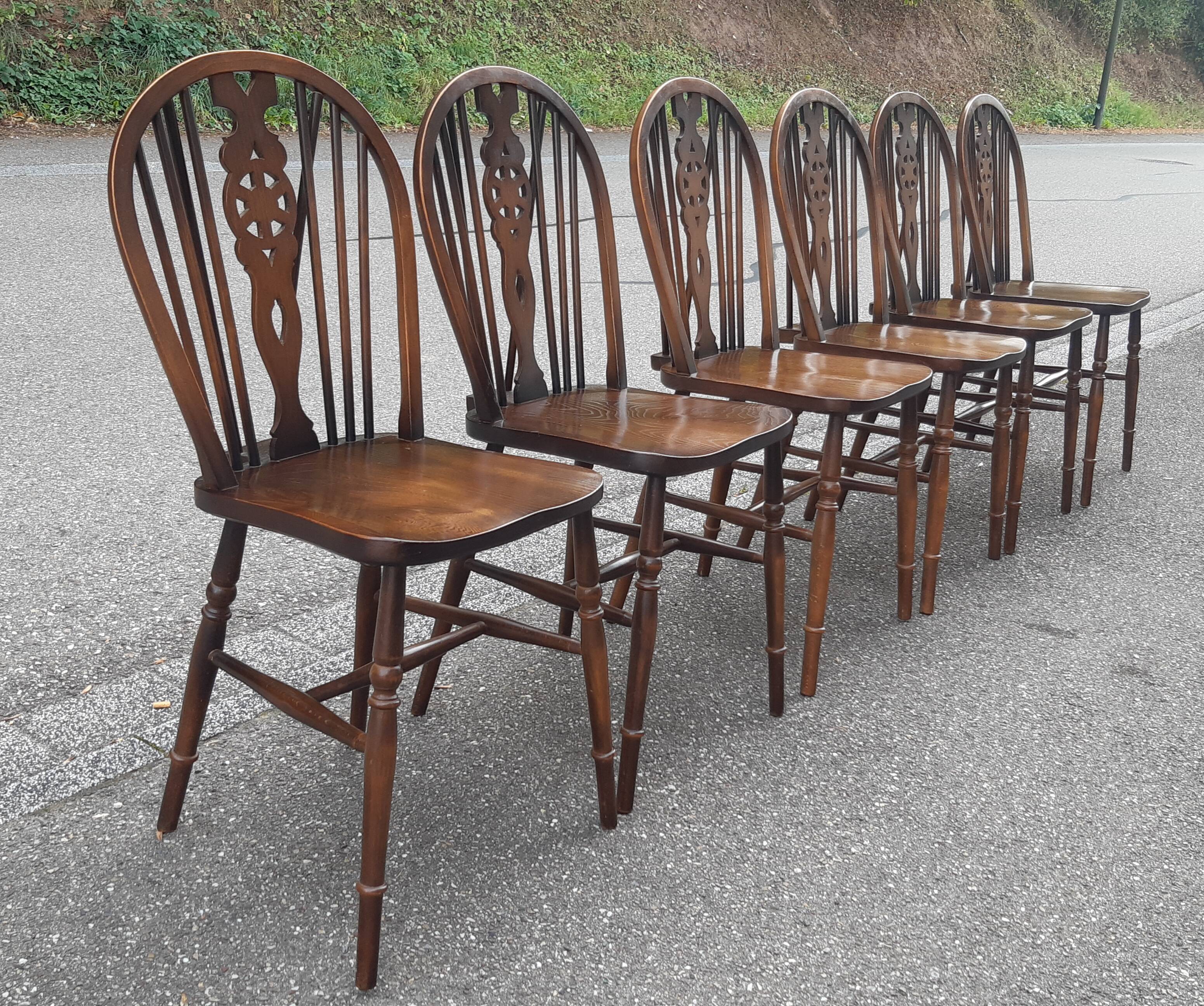 Set of 6 Windsor chairs