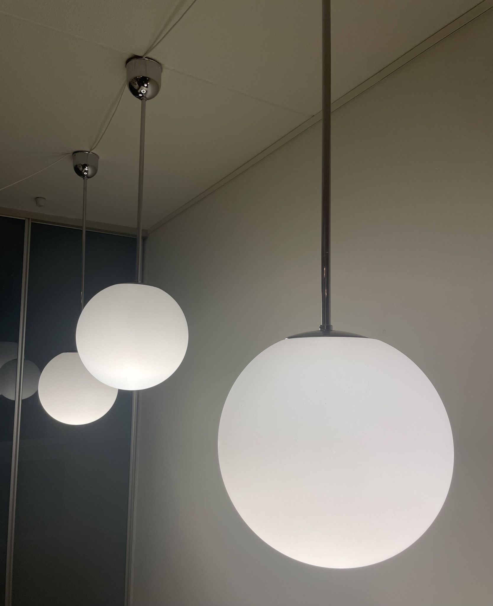 3 Giso ball pendant lights by Gispen