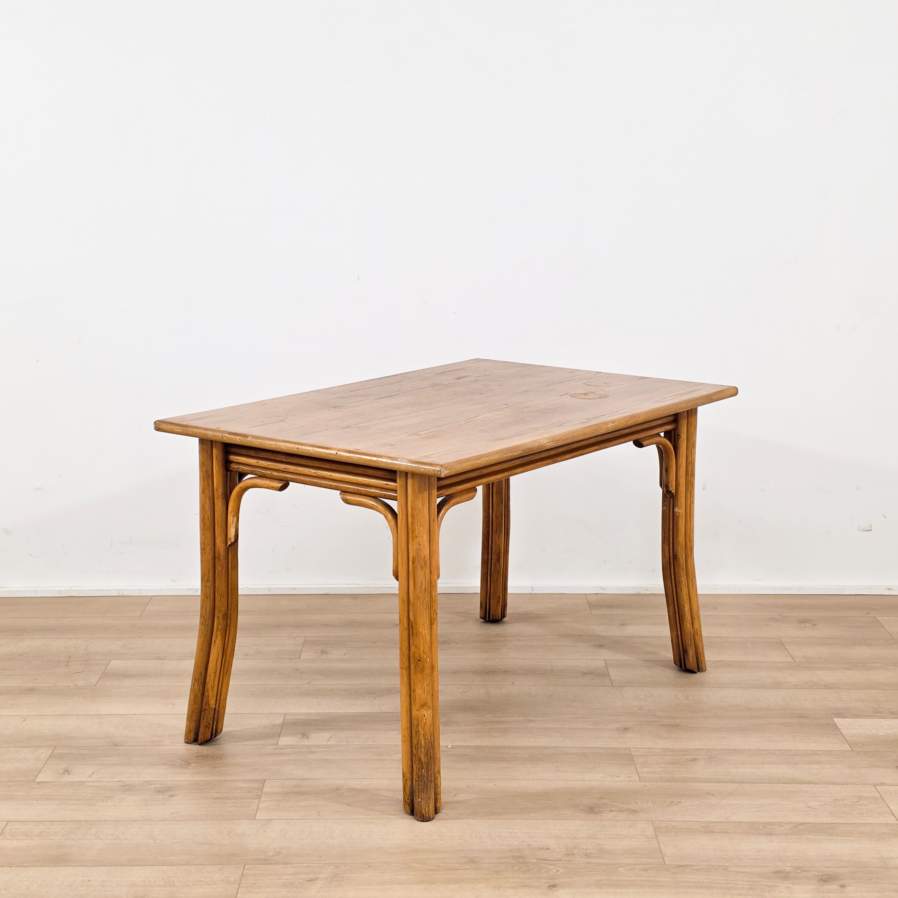 Superbe table à manger en bois massif des années 1950